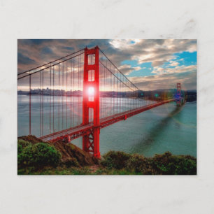 Postal El puente Golden Gate con el sol brillando.