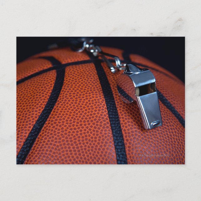 Postal El silbato de un árbitro descansa sobre un (Anverso)