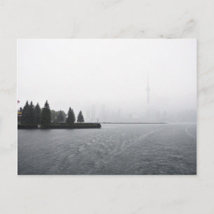 Postal El Skyline del puerto de Toronto bajo la lluvia
