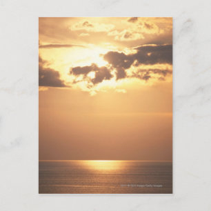 Postal El sol cae sobre el océano