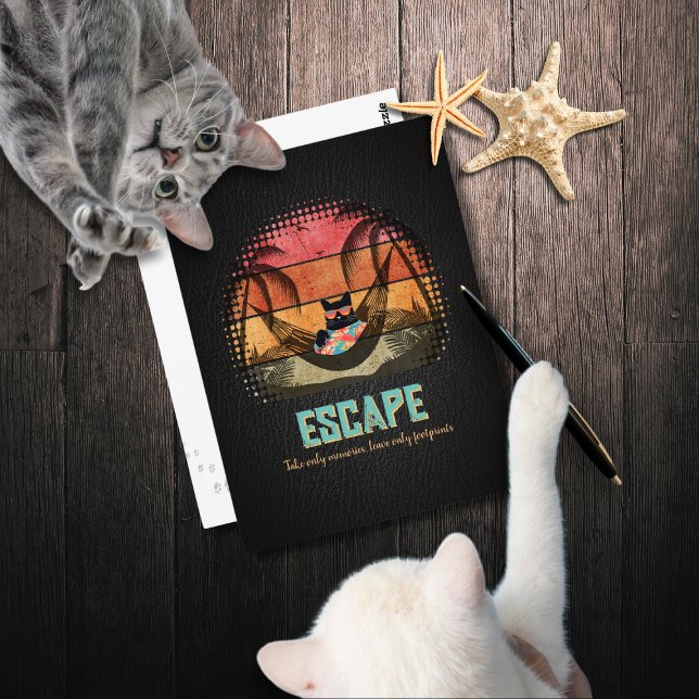 Postal El sueño de un gato tropical de Guay (Daydreaming Cool Cat's Tropical Escape Postcard)