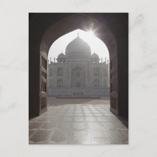 Postal El Taj Mahal atravesado por la puerta de la recepc
