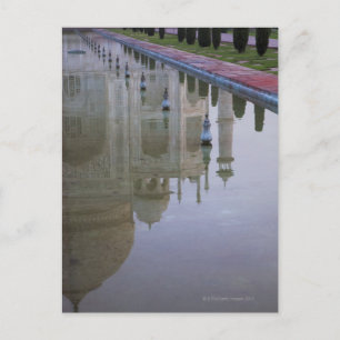 Postal el Taj Mahal perfectamente reflejado en la quiebra