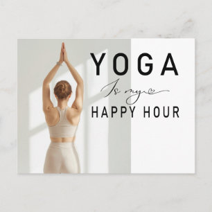 Postal El yoga es mi hora feliz Mujer posando yoga 