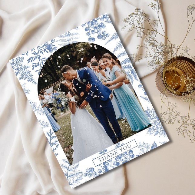 Postal Elegante Boda floral azul francés gracias (Elegant French Blue Floral Wedding Thank You Postcard)