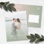 Postal Elegante Boda verde claro de color ocre<br><div class="desc">Elegante Ombre Luz Verde Y Boda Rosa Foto Sobrecarga Gracias Postales. Este boda moderno o cualquier evento Gracias El diseño de la postal es sencillo y mínimo, con un color oscuro de color oscuro atenuado y tipos de letra de caligrafía característicos a la moda. Añade tu fotografía de boda personalizada...</div>