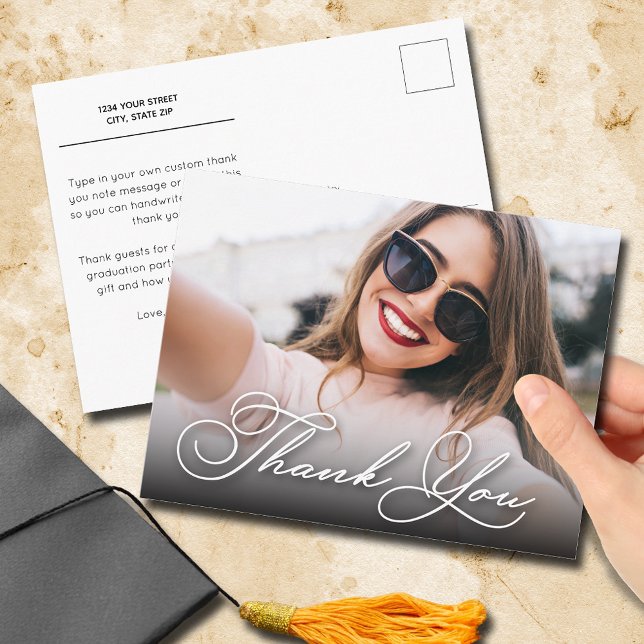 Postal Elegante foto de agradecimiento con guión Graduaci (Graduation thank you postcards with your photo on the front and your message on the back)