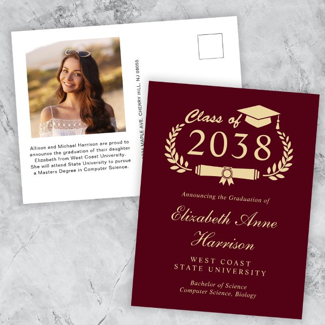 Postal Elegante foto graduación de oro de Borgoña (An elegant college graduation announcement to celebrate the graduate's achievements)