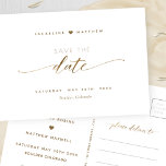 Postal Elegante Guión De Oro, Boda Guardar La Fecha P<br><div class="desc">Anuncie su cita con su boda con esta hermosa, elegante y sencilla boda, salvo la postal de la fecha. Elegante y moderna escritura manuscrita tipográfica a través de fuera. El estilo es limpio y sencillo. Diseño blanco y dorado con toques de Relieve metalizado falso dorado. Posibilidad de cambiar "Save the"...</div>