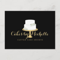 Elegante pastel blanco con decoración de pasteles 