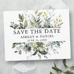 Postal Elegante y moderno salve la vegetación acuarela de<br><div class="desc">Moderna y elegante acuarela Invitación de compromiso Boda de la vegetación botánica Save The Date Postcard incluye hojas de eucalipto,  follaje botánico verde,  hojas azul polvorientas y otros hermosos paisajes botánicos.</div>