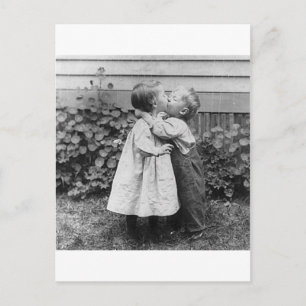 Postal Ella recibe el centavo, él recibe el beso