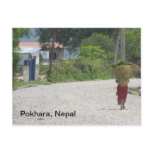 En el camino de las rocas fluviales