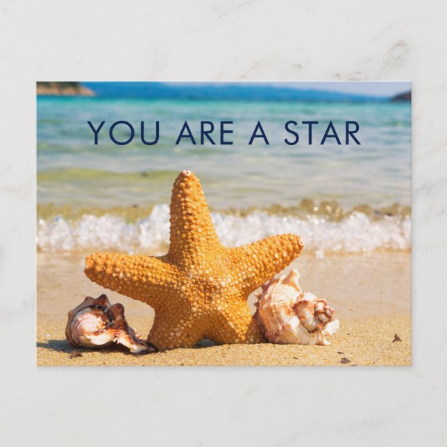 Postal En la playa encontrarás una estrella de mar y una  (Anverso)