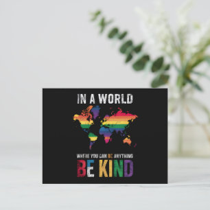 Postal En Un Mundo Donde Puedes Ser Algo Amable