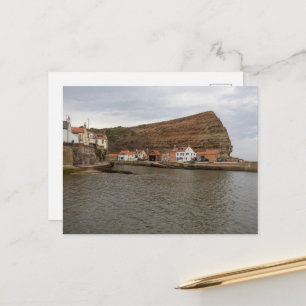 Postal Encanto Atemporal del Puerto de Staithes