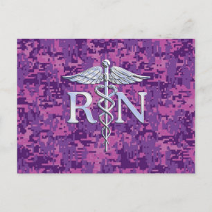 Postal Enfermera inscrita RN Silver Caduceus en Camo Rosa
