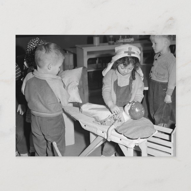 Postal Enfermera pequeña, 1943 (Anverso)