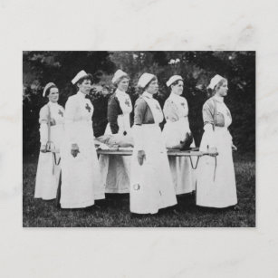 Postal Enfermeras de la Primera Guerra Mundial llevan a l