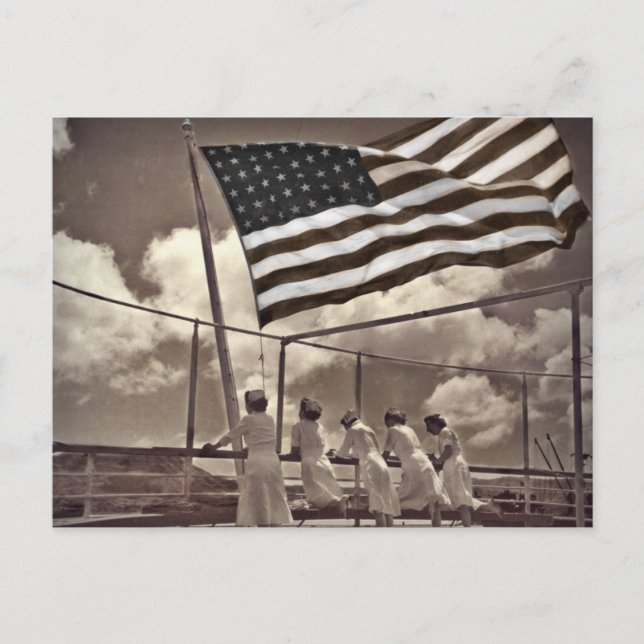 Postal Enfermeras mirando una isla 1945 (Anverso)