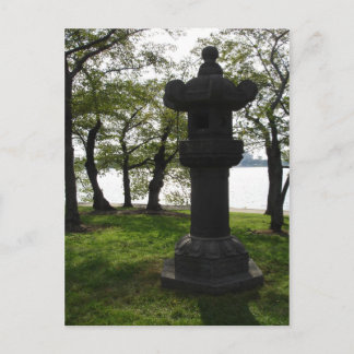 Postal Entre los cerezos