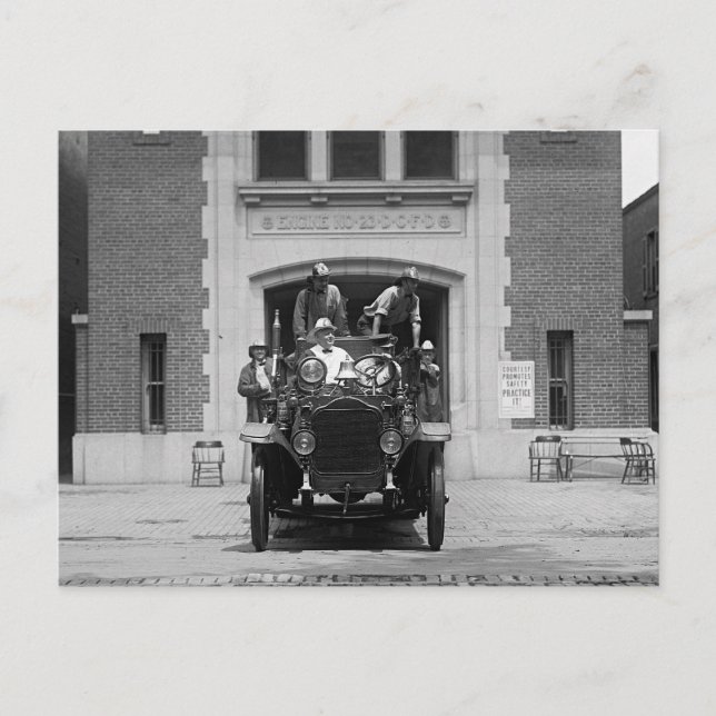 Postal Equipo de bomberos en Firehouse, 1925 (Anverso)