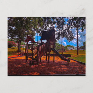 Postal Equipo de juego de madera en un parque soleado
