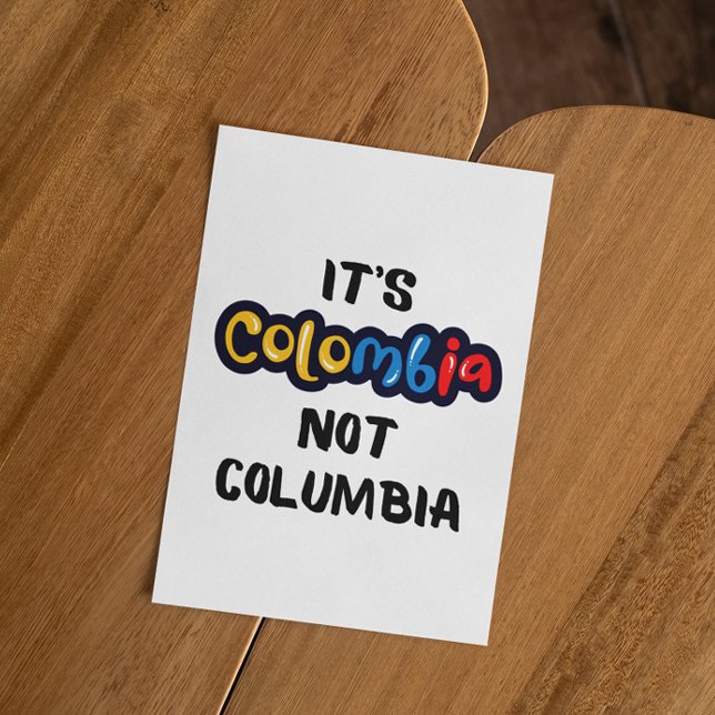 Postal Es Colombia, no Columbia Cita divertida (funny colombia not columbia postcard)