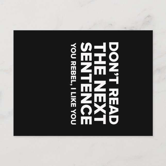 Postal Es Gracioso No Leer Mi Camiseta (Anverso)