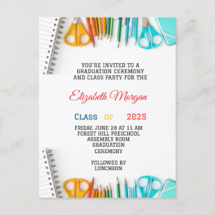 Postal escuela preescolar moderna para niños graduados