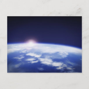Postal Espacio con sol naciente sobre la tierra del plane