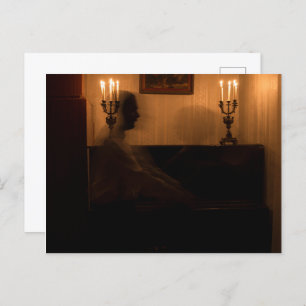 Postal Espíritu de horror en la habitación. pareja bailar