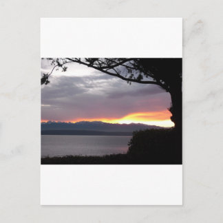 Postal Espléndida puesta de sol de la frente de agua