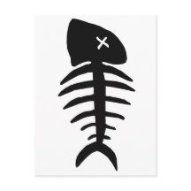 esqueleto de pez muerto