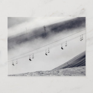 Postal Esquiadores en un telesilla