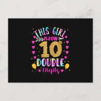 Esta chica ahora tiene 10 Dobles dígitos Tie Dye
