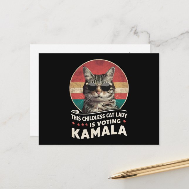 Postal Esta dama de gato sin hijos está votando a Kamala (Anverso/Reverso In Situ)