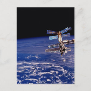 Postal Estación espacial Mir flotando sobre la Tierra
