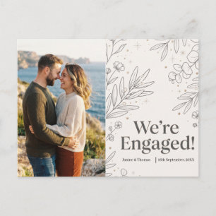 Postal "¡Estamos comprometidos!" Diseño de foto floral mi
