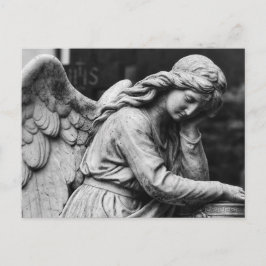Postal Estatua de ángel blanco y negro en un cementerio