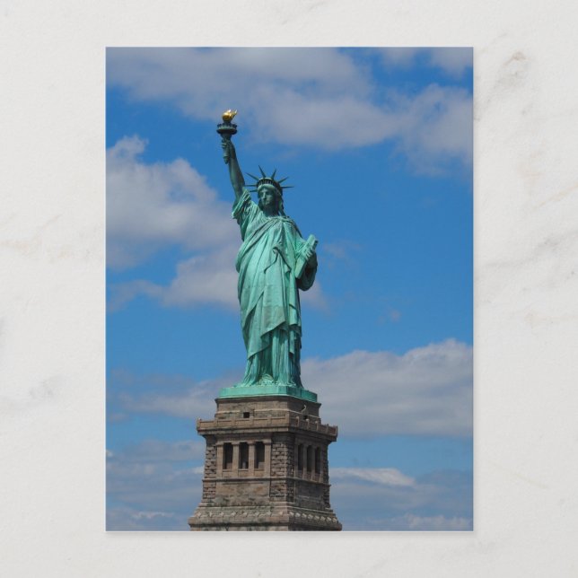 Postal Estatua de la Libertad contra un cielo azul (Anverso)