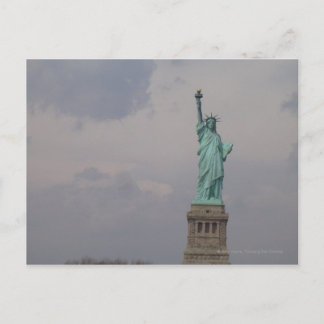 Postal Estatua de la libertad en el centro de la ciudad