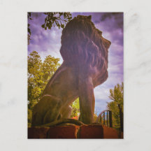 Estatua de León de Piedra Vista Dramática del Ciel