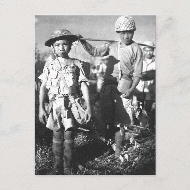 Postal Este soldado chino, con una pesada imagen de guerr (Anverso)