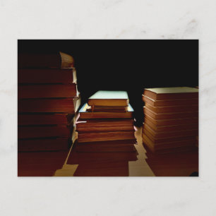 Postal Estética de pila de libros antiguos