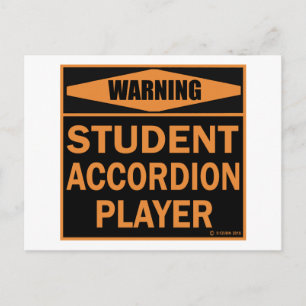 Postal Estudiante que toca el acordeón