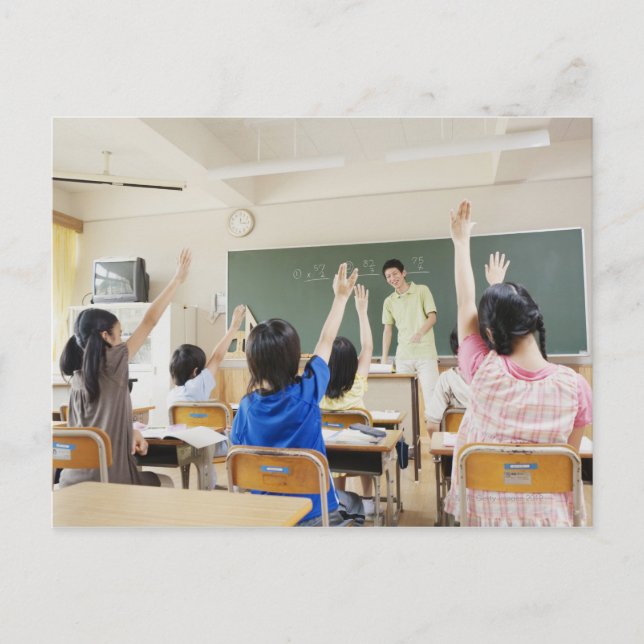 Postal Estudiantes de la escuela primaria en la escuela 2 (Anverso)