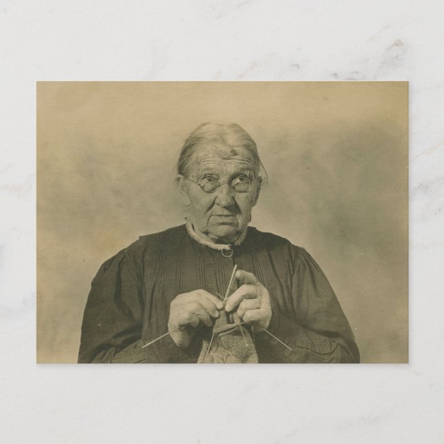 Postal Estudio De Carácter Arrugado De La Niñera De Edad  (Anverso)