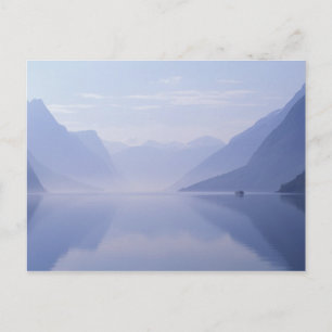 Postal Europa, Noruega. Paredes verticales reflejadas en