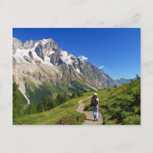 Postal excursionista en el valle de Ferret, Italia